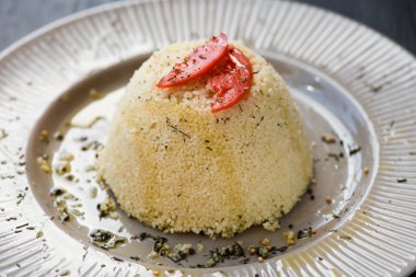 Dolmalık biber ile yapılan lezzetli ev yapımı vejetaryen kuskus