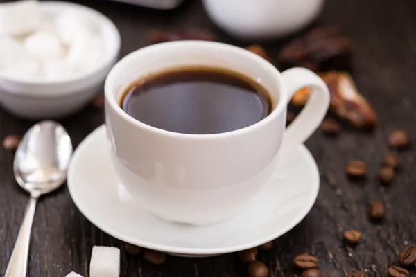 Braekfast in the morning, cup of black coffee, on the wooden tab — Stock Photo, Image