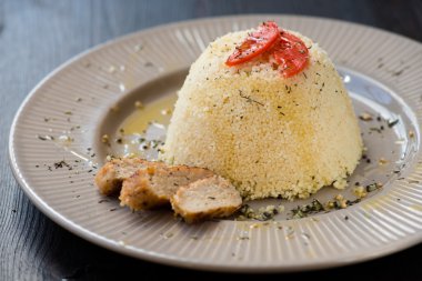 Dolmalık biber ile yapılan lezzetli ev yapımı vejetaryen kuskus