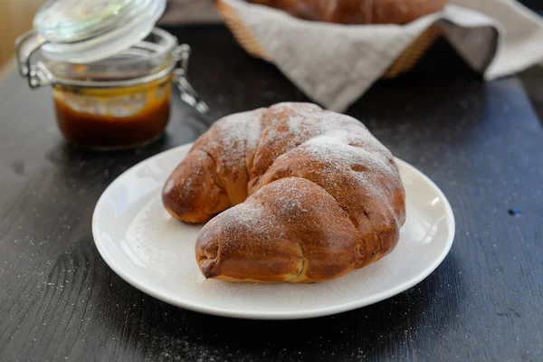Delicious breakfast with fresh croissants and jam — Stock Photo, Image