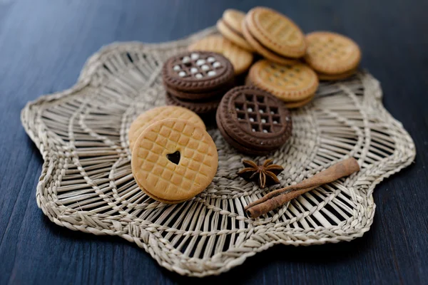 Biscoitos de creme assado com baunilha e chocolate — Fotografia de Stock