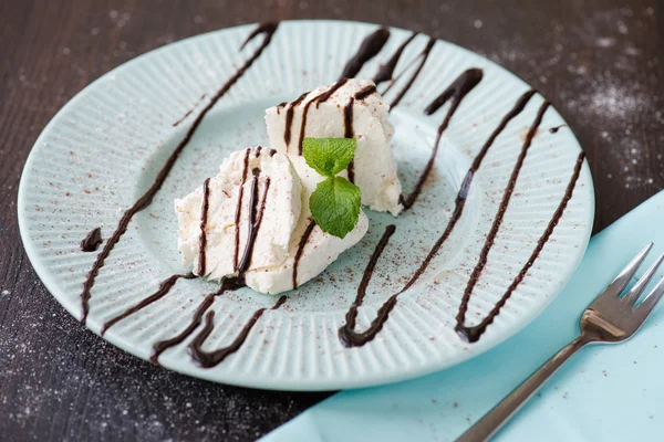 Ev yapımı peynir çikolata tepesi ile döktü