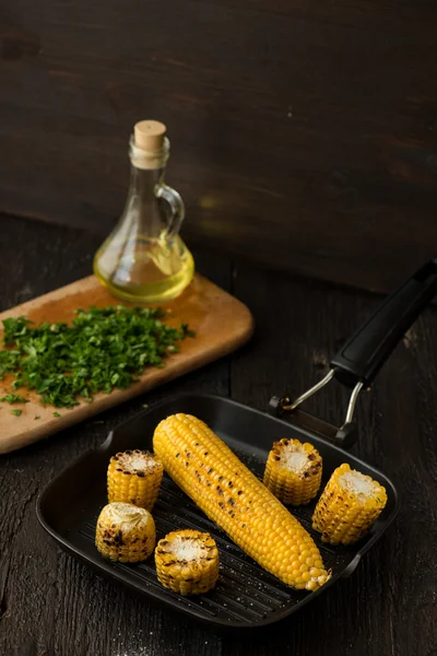 Grilled Corn on the cob with Chili, Cilantro, and Lime — Stock Photo, Image