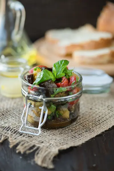 Baked eggplant with tomatoes, garlic and paprika — Stock Photo, Image