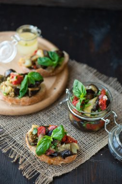 Tost domates fırında patlıcan ile sarımsak