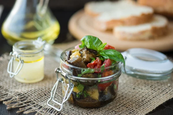 Baked eggplant with tomatoes, garlic and paprika — Stock Photo, Image