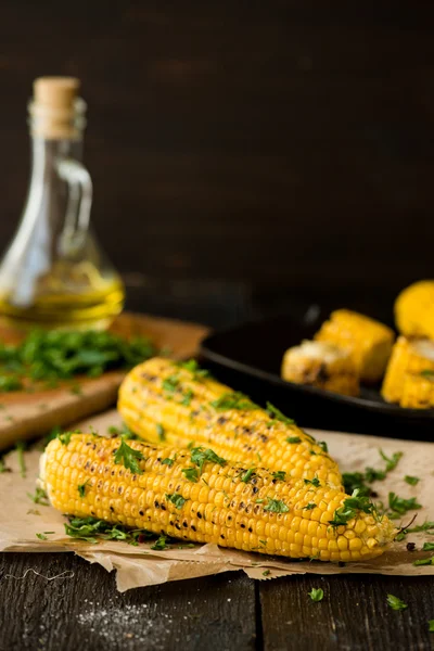 Grilled Corn on the cob with Chili, Cilantro, and Lime — Stock Photo, Image