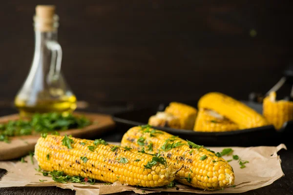 Grilled Corn on the cob with Chili, Cilantro, and Lime — Stock Photo, Image