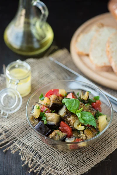 Baked eggplant with tomatoes, garlic and paprika — Stock Photo, Image