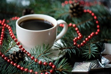 Tatil Noel natürmort fincan kahve ve çikolata ile