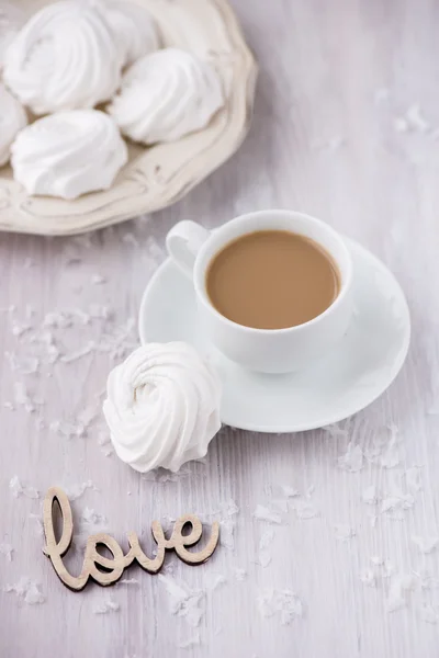 White apple marshmallows, zephyr with coffee — Stock Photo, Image