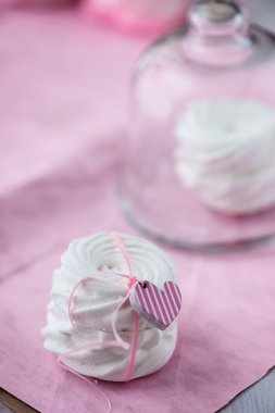 Sevgililer günü için beyaz elma marshmallows (zephyr)