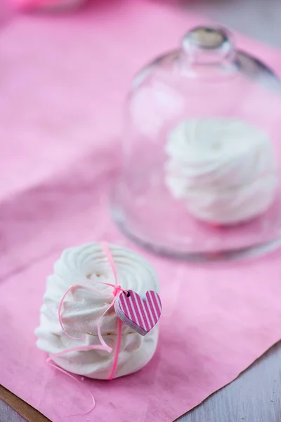 Białe jabłka marshmallows (Zefir) dla Walentynki — Zdjęcie stockowe