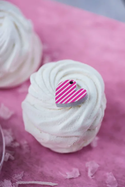 Marshmallow di mele bianche (zephyr) per il giorno di San Valentino — Foto Stock