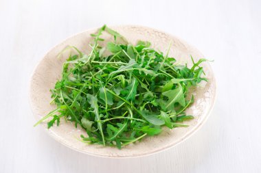 taze roka yaprakları plaka