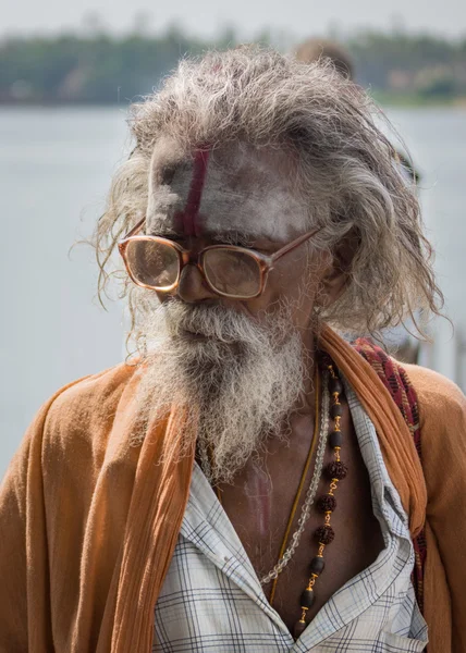 Sadhu o sant'uomo con camicia . — Foto Stock