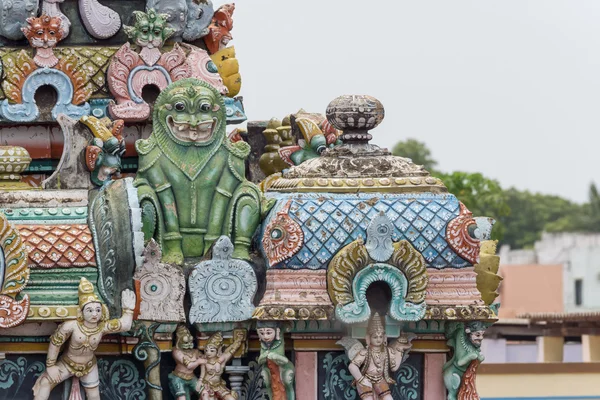 Características monstruo verde en Gopuram en Shrirangam . — Foto de Stock