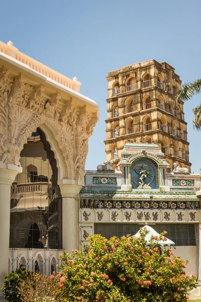 Башта дзвоника і палац Тханджавурі. — стокове фото