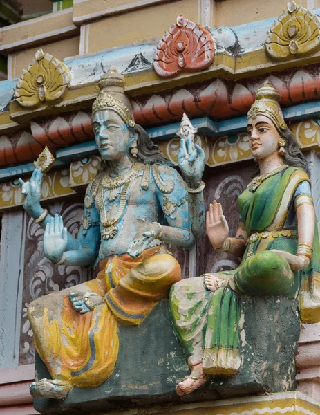 Vishnoe en Lakshmi op Vimanam bij Shirangam tempel. — Stockfoto