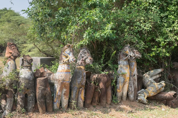 Línea de caballos de arcilla . — Foto de Stock