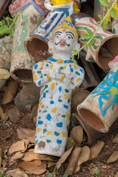 Figuras descartadas en el santuario de caballos de Kothamangalam . — Foto de Stock