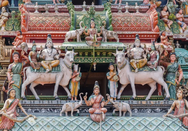 Shiva, Parvati Üzerinde Nandi Üzerinde Kottaiyur gopuram. — Stok fotoğraf