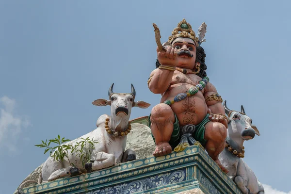 Ayyanar și tauri la templul Kottaiyur Shiva . — Fotografie, imagine de stoc