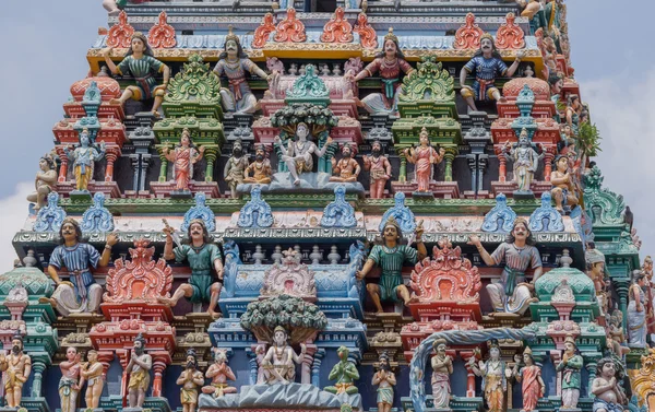 Gopuram no templo Shiva em detalhe Kottaiyur . — Fotografia de Stock