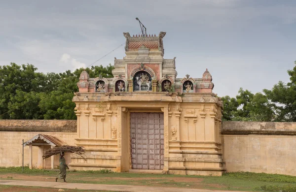 Soorakudi シヴァ寺院への入り口. — ストック写真