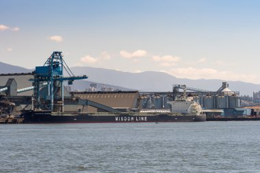 Vancouver liman bilgelik satır toplu gemisiyle.
