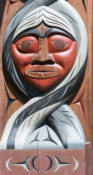 Totem mask at Vancouver Stanley Park. — Stock Photo, Image