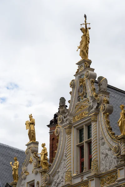 Moses and Lady Justice on Palace of Justice. — Stock Photo, Image