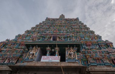 Kuzey Gopuram Cephe boyunca yapılan dikey vurdu.