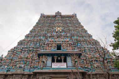 Dikey Doğu Gopuram Cephe boyunca yapılan vurdu.