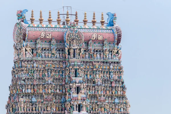 Gipfel des Südgopuram am Meenakshi-Tempel. — Stockfoto