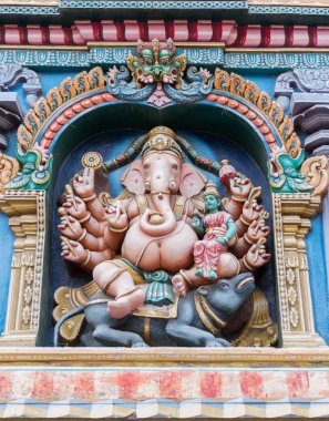 Lord Ganesha Devi Riddhi onun diz ile.