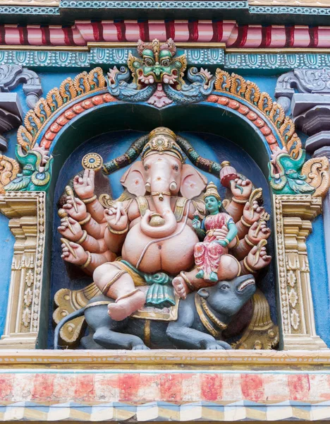 Pana Ganesha z Devi Riddhi na kolanie. — Zdjęcie stockowe