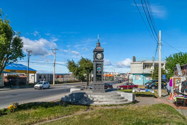 Punta Arenas Chile December 2008 Grå Klocktornsstaty Piedestal Blå Himmel — Stockfoto