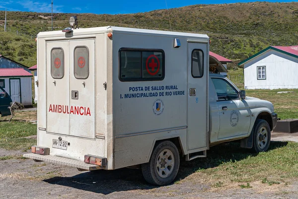 Riesco Island Chile Grudnia 2008 Biały Van Karetki Niebieskimi Czerwonymi — Zdjęcie stockowe