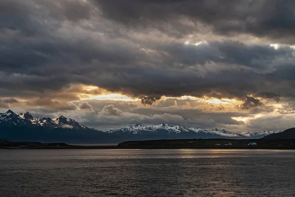 Ushuaia Tierra Del Fuego Argentina December 2008 Eld Himlen Solnedgången — Stockfoto