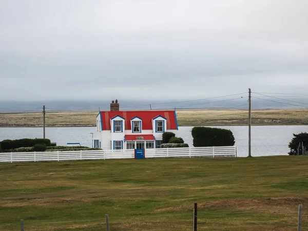 Falklandsöarna Storbritannien December 2008 Rött Tak Vit Gård Med Blå — Stockfoto