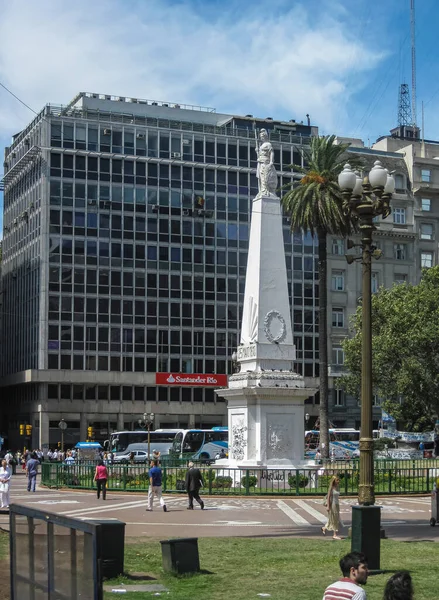 Buenos Aires Argentina Dezembro 2008 Obelisco Branco Histórico Com Estátua — Fotografia de Stock