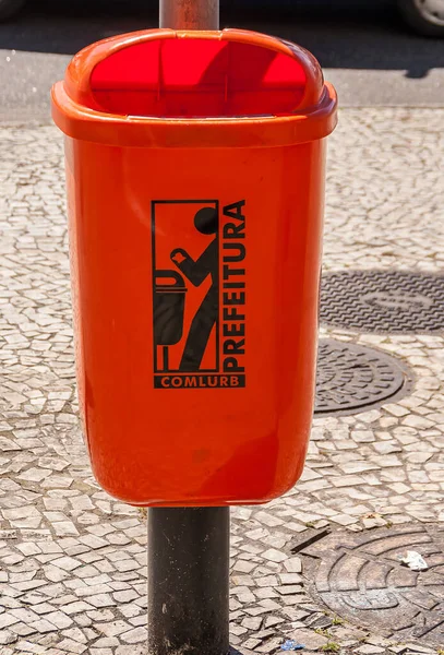 Rio Janeiro Brasil Dezembro 2008 Fecho Pequeno Recipiente Lixo Laranja — Fotografia de Stock