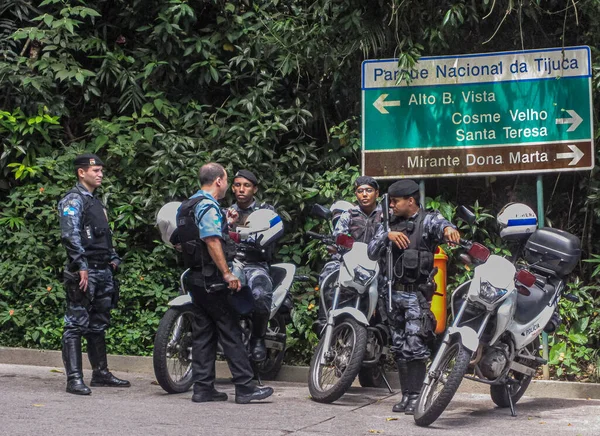 Río Janeiro Brasil Diciembre 2008 Acercamiento Grupo Policías Fuertemente Armados — Foto de Stock