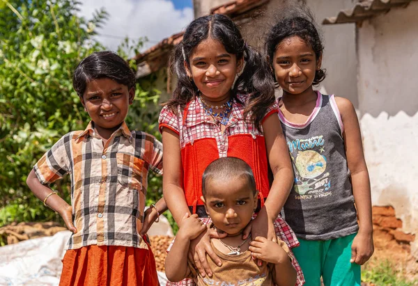 Каденахаллі Карнатака Індія Листопада 2013 Розкриття Дівчат Дівчинкою Відоме Зелене — стокове фото