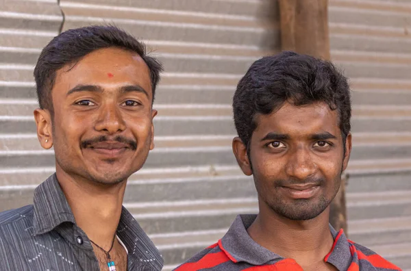 Chikkanayakanahalli Karnataka India Novembre 2013 Ritratto Ravvicinato Giovani Uomini Sorridenti — Foto Stock