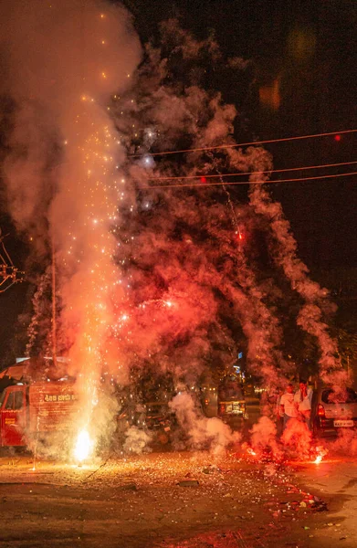 Hospet Karnataka India 2013 November Tábortűz Tűzijáték Utcákon Koromsötét Éjszaka — Stock Fotó