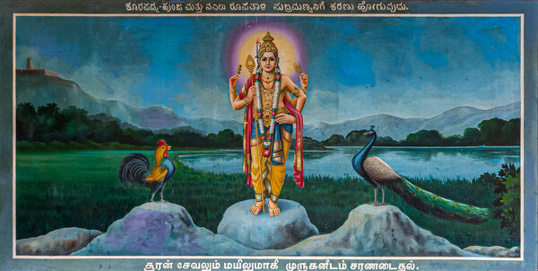 Кадирампура, Карнатака, Индия - 4 ноября 2013 года: Шри Муруган Фелле. Красочная картина победившего Муругана с результатом раскола демона Сурападмана, петуха и павлина.