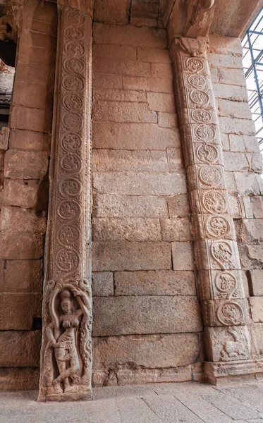 Hampi Karnataka India November 2013 Sri Krishna Temple Ruins 立交桥入口的红色石墙上有两条立交桥 — 图库照片