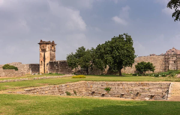 Hampi Karnataka Indien November 2013 Zanana Gehege Landschaft Mit Panzer — Stockfoto